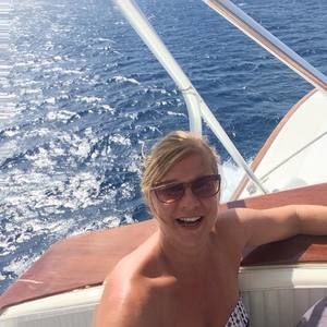 Meet your Posher, Elaine